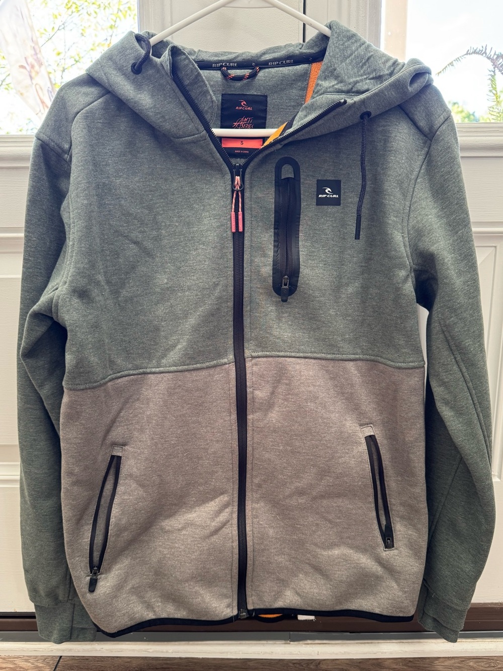 Rip Curl Men’s Two-Tone Gray & Green Hooded Jacket
